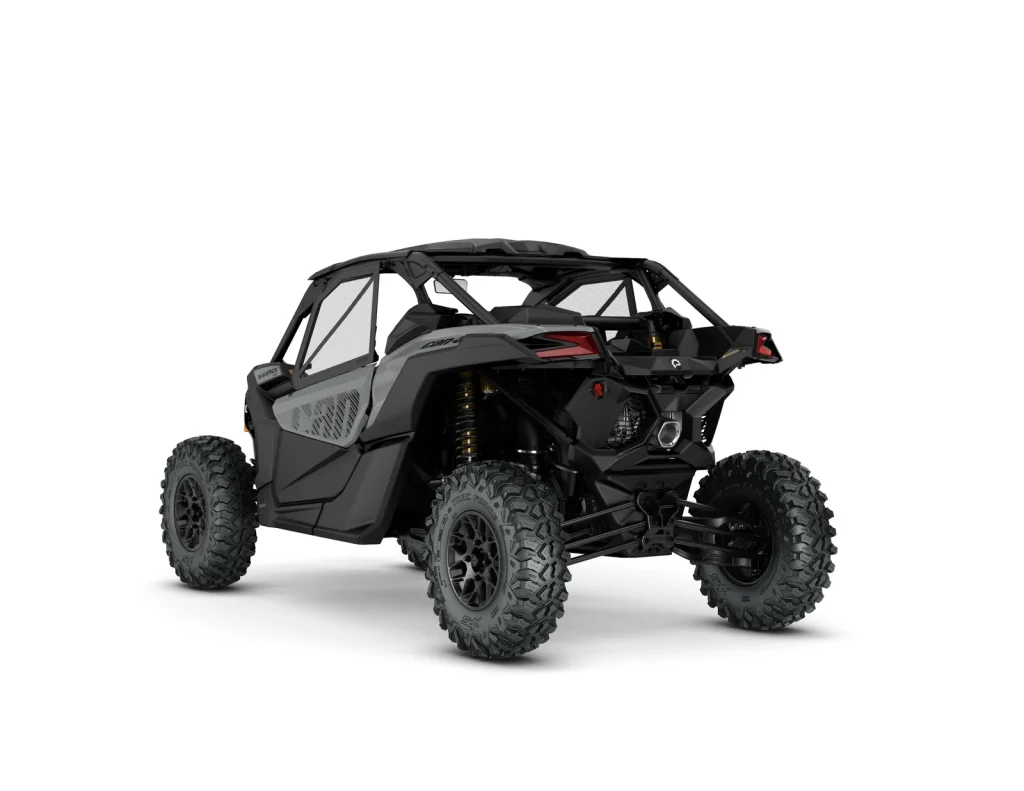 Maverick DS Turbo RR, Granite Grey, vista di tre quarti posteriore