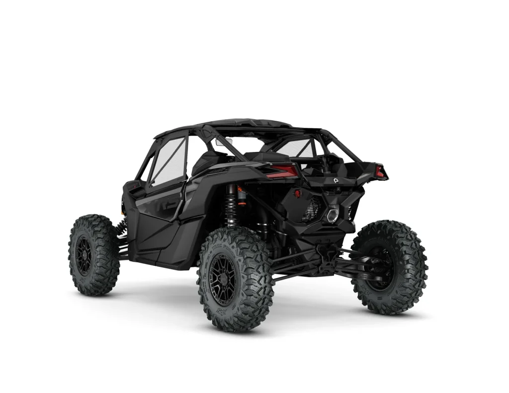 Maverick X RS Turbo RR, Triple Black, vista di tre quarti posteriore
