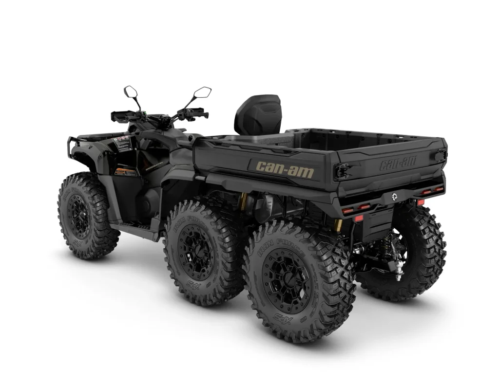 Outlander MAX 6x6 BACKCOUNTRY T 1000R, Stealth Black, vista di tre quarti posteriore