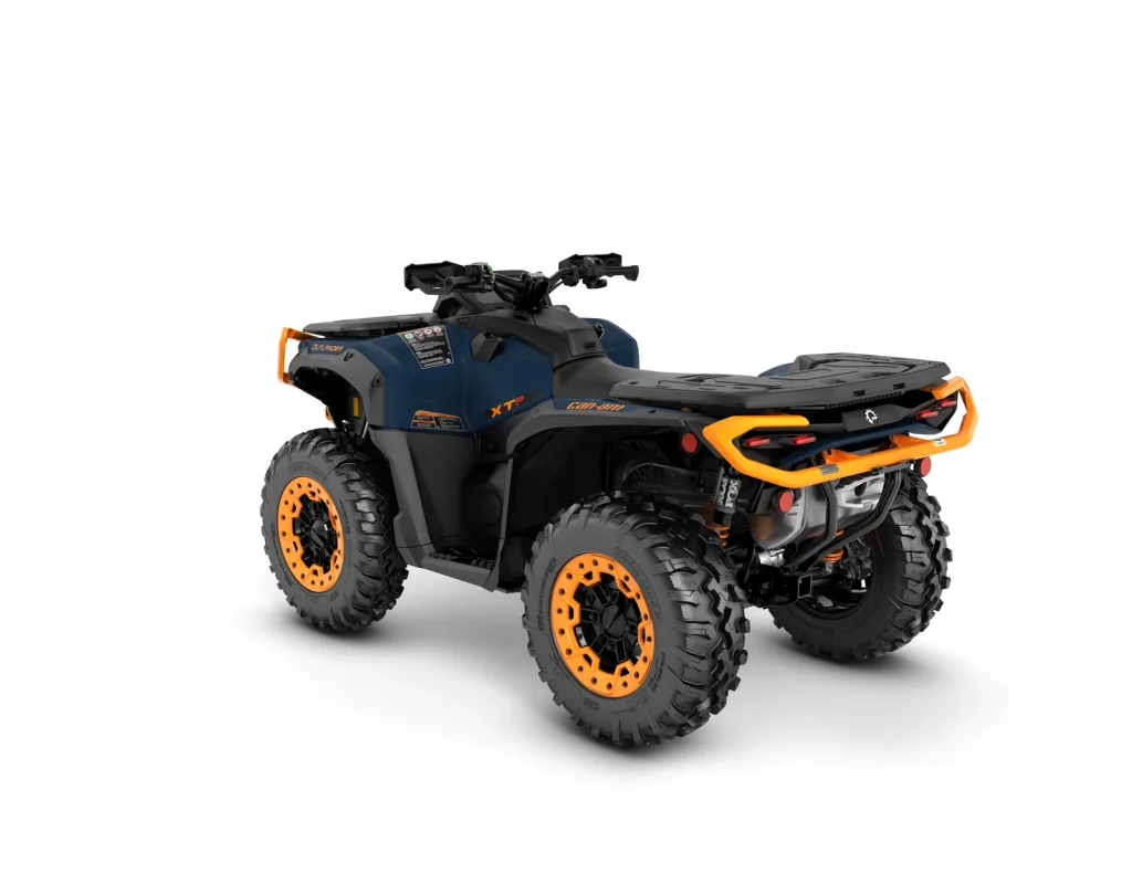 Outlander XT-P T ABS 1000R, Dusty Navy & Orange Crush, vista di tre quarti posteriore
