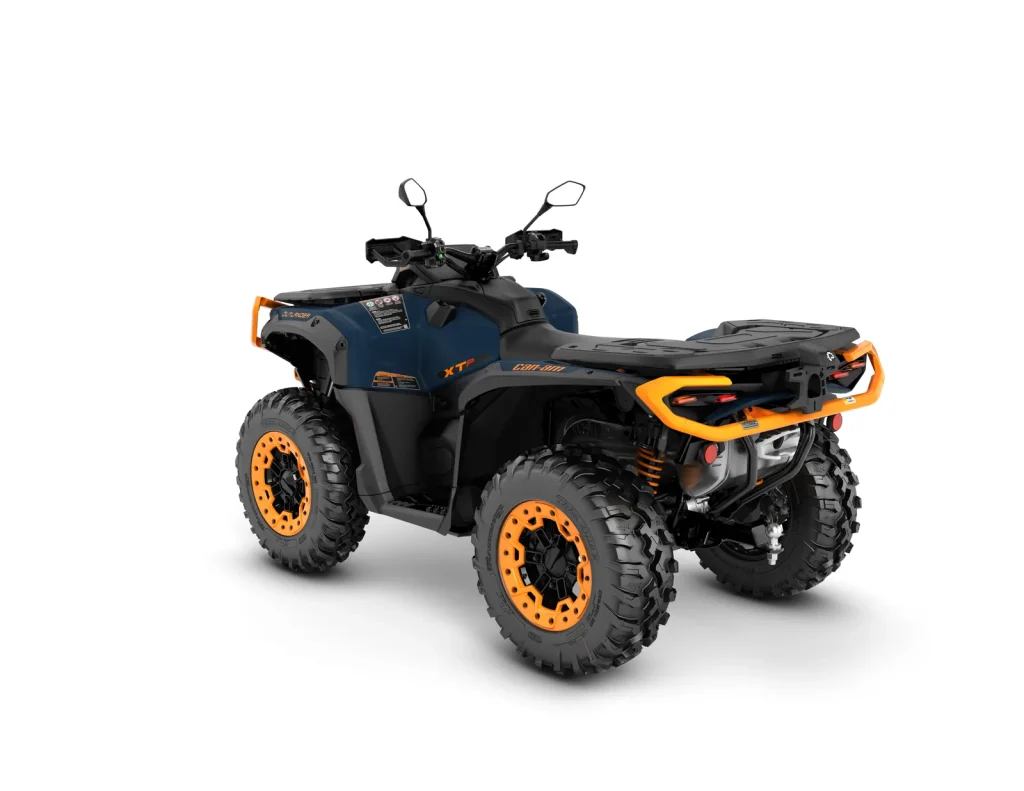 Outlander XT-P T ABS 1000R, Dusty Navy & Orange Crush, vista di tre quarti posteriore